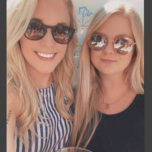 Meet your Posher, Beverly - Picture 1 of 1